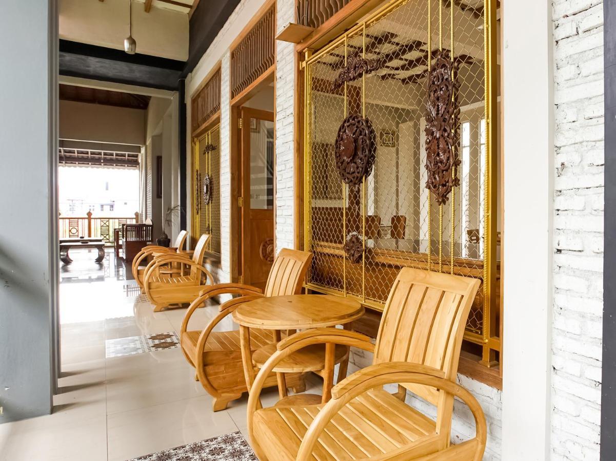 Urbanview Hotel Blok O International By Reddoorz Baturetno ภายนอก รูปภาพ