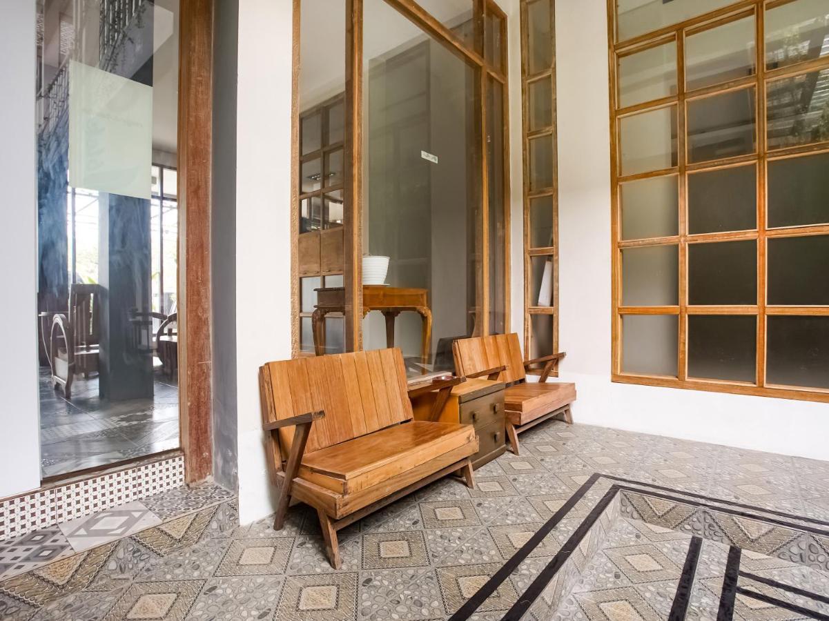 Urbanview Hotel Blok O International By Reddoorz Baturetno ภายนอก รูปภาพ